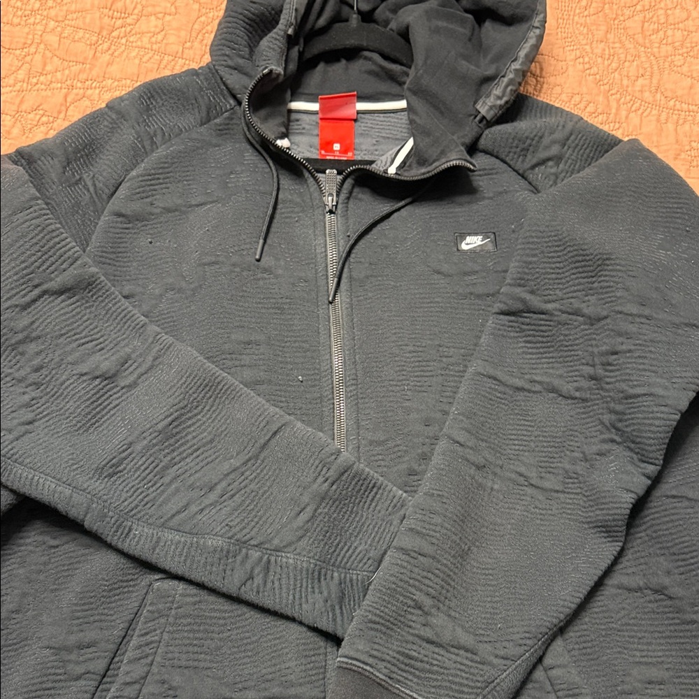 Nike Textured Full-Zip Athletic Hoodie in Charcoal